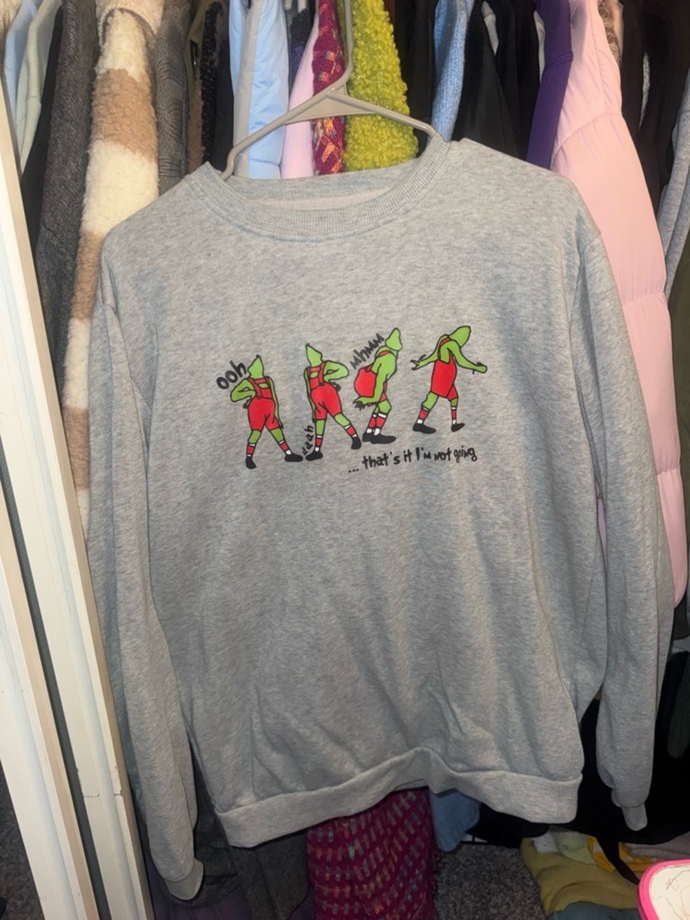 Gray Graphic Crewneck Sweatshirt - Casual women's Sweater